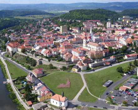 And the first price, the GoPro Hero+ camera, is for Miroslav Jancák, also for Czech Republic! His picture, taken from a drone, shows a 35x25m flower bed imitating the shape of the town hall in Kadaň. The entire flower bed was treated with TerraCottem Universal before planting to prevent drought stress