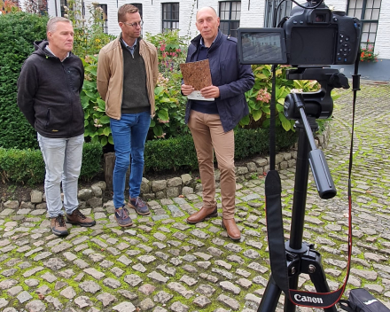 INTERVIEW: John Adam en Stefaan De Smet delen hun passie voor bebloeming in de stad Oudenaarde, de gemeente met lovenswaardige bloemeninitiatieven