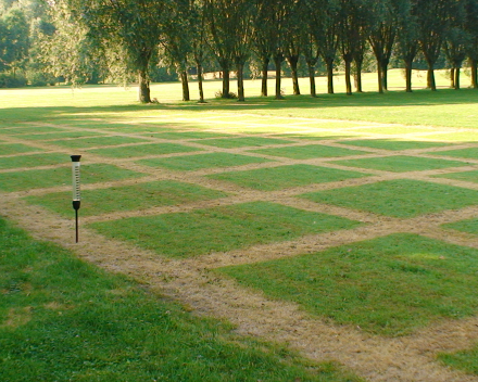 Nous avons pour objectif de faire approuver et certifier les bénéfices de nos produits par des universités et des laboratoires indépendants – essai sur gazon au Happy Golf, Waregem (Belgique).