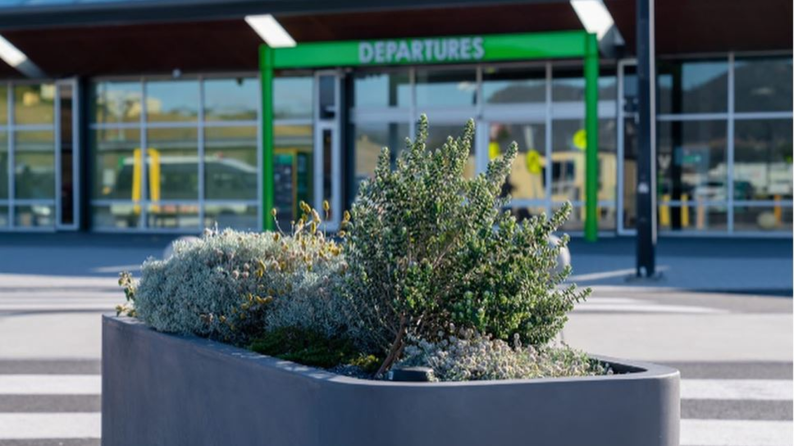 Aeropuerto de Hobart, donde hermosas jardineras dan la bienvenida a los